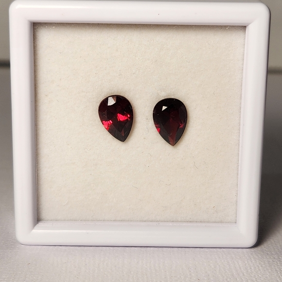 Estate Jewelry - NIB 3.55cts Natural Mozambique Garnet Pair 10x7mmPear Cut Matched loose stones